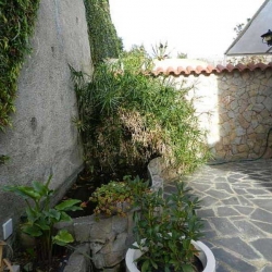 Вилла ROSA BLANCA с бассейном, расположенная в урбанизации Льорет Блау в 6 км от Льорет де Мар