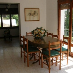 Вилла SOL I PINS с бассейном, расположенная в урбанизации Льорет Блау в 6 км от Льорет де Мар.