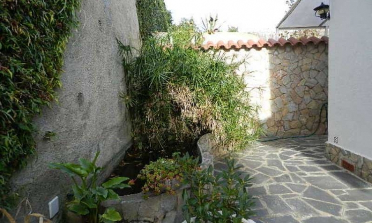 Villa ROSA BLANCA with pool, located in the urbanization Lloret Blau 6 km from Lloret de Mar