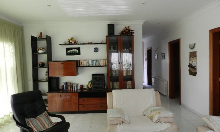 Вилла ROSA BLANCA с бассейном, расположенная в урбанизации Льорет Блау в 6 км от Льорет де Мар