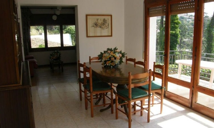 Villa SOL I PINS with pool, located in the urbanization Lloret Blau, 6 km from Lloret de Mar