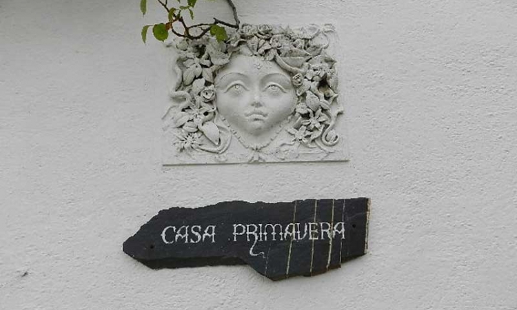 Вилла PRIMAVERA с бассейном, расположенная в урбанизации Льорет Верт в 5 км от Льорет де Мар