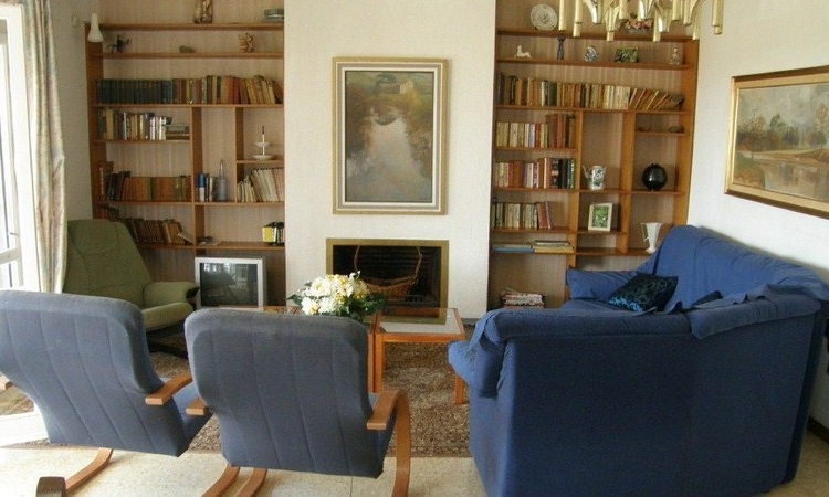 Вилла PRIMAVERA с бассейном, расположенная в урбанизации Льорет Верт в 5 км от Льорет де Мар