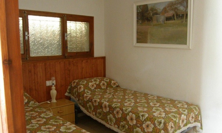 Вилла PRIMAVERA с бассейном, расположенная в урбанизации Льорет Верт в 5 км от Льорет де Мар