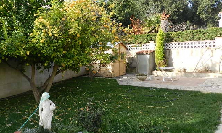 Вилла PRIMAVERA с бассейном, расположенная в урбанизации Льорет Верт в 5 км от Льорет де Мар