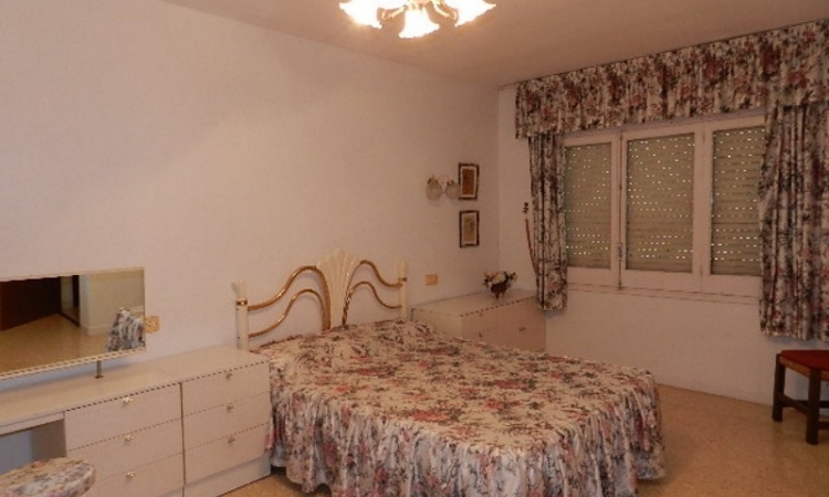 Вилла PRIMAVERA с бассейном, расположенная в урбанизации Льорет Верт в 5 км от Льорет де Мар