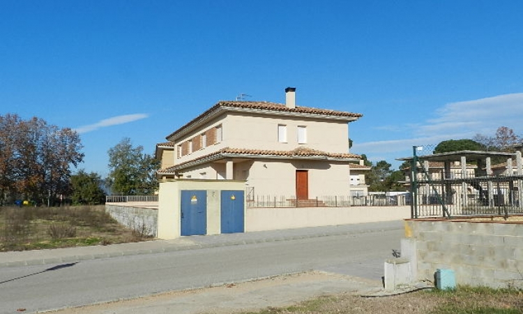 Коттедж в урбанизации Mas Flassia, в тихом жилом районе города Видререс (Vidreres)