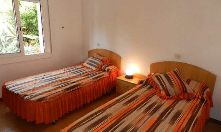 Вилла SOL I PINS с бассейном, расположенная в урбанизации Льорет Блау в 6 км от Льорет де Мар.