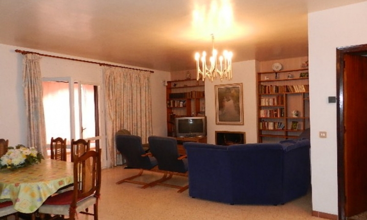 Вилла PRIMAVERA с бассейном, расположенная в урбанизации Льорет Верт в 5 км от Льорет де Мар