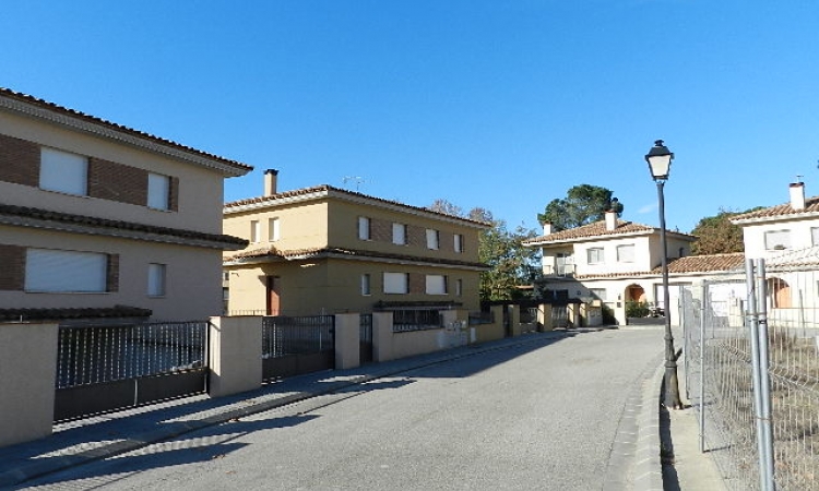 Коттедж в урбанизации Mas Flassia, в тихом жилом районе города Видререс (Vidreres)