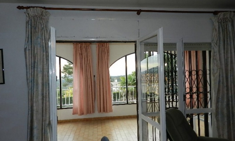 Вилла PRIMAVERA с бассейном, расположенная в урбанизации Льорет Верт в 5 км от Льорет де Мар