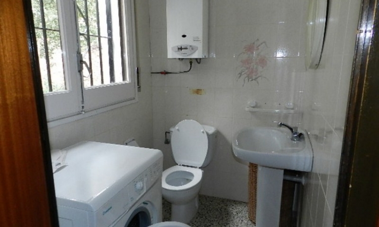 Вилла PRIMAVERA с бассейном, расположенная в урбанизации Льорет Верт в 5 км от Льорет де Мар