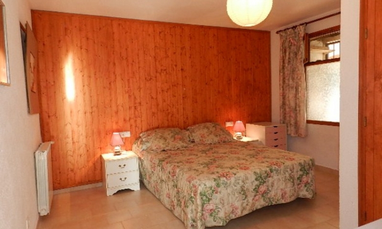 Вилла PRIMAVERA с бассейном, расположенная в урбанизации Льорет Верт в 5 км от Льорет де Мар